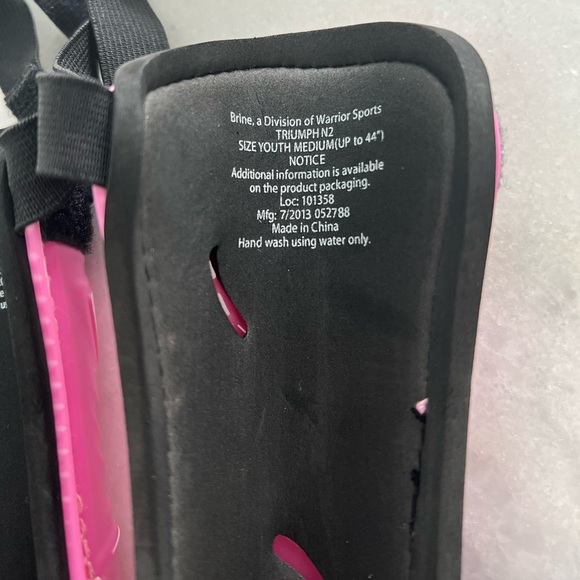 Brine youth medium pink shin guard w/ ankle straps - Picture 3 of 3